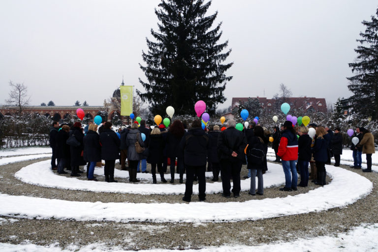 Verbaschiedung mit Luftballons in der Himmelsspirale Naturbestattung GmbH